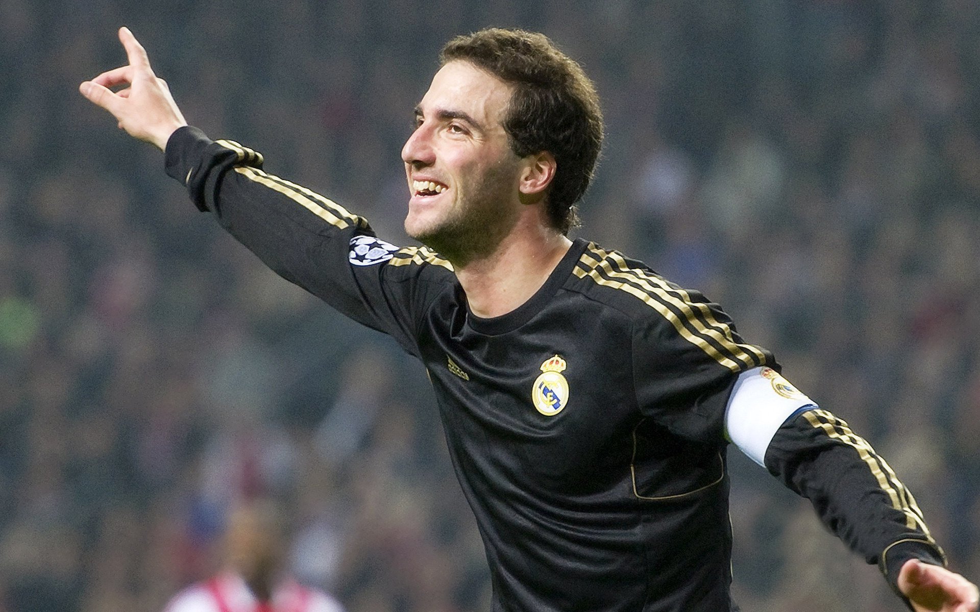 张伟丽晒训练照肌肉线条惊艳网友,张伟丽最近训练情况